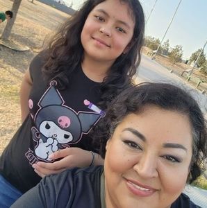 Meet your Posher, Rosa elia